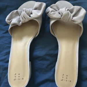 A New Day lavender slide mule w/ bow NEW WITH BOX